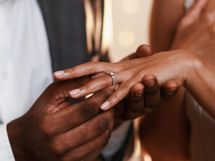 If it is 'auspicious' with a bogus bride, 'caution'! | बोगस वधूशी ‘शुभमंगल’ ठरत असेल तर ‘सावधान’! If it is 'auspicious' with a bogus bride, 'caution'! | बोगस वधूशी ‘शुभमंगल’ ठरत असेल तर ‘सावधान’!