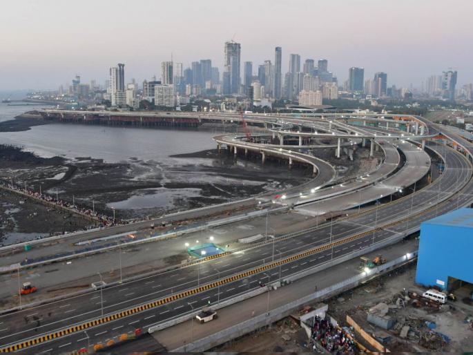 1.5 million vehicles take coastal road traffic between 10 am and 12 am in the morning | कोस्टल'वरून सव्वादोन लाख वाहनांची धूम; सकाळी १० ते १२ दरम्यान सर्वाधिक वर्दळ  1.5 million vehicles take coastal road traffic between 10 am and 12 am in the morning | कोस्टल'वरून सव्वादोन लाख वाहनांची धूम; सकाळी १० ते १२ दरम्यान सर्वाधिक वर्दळ