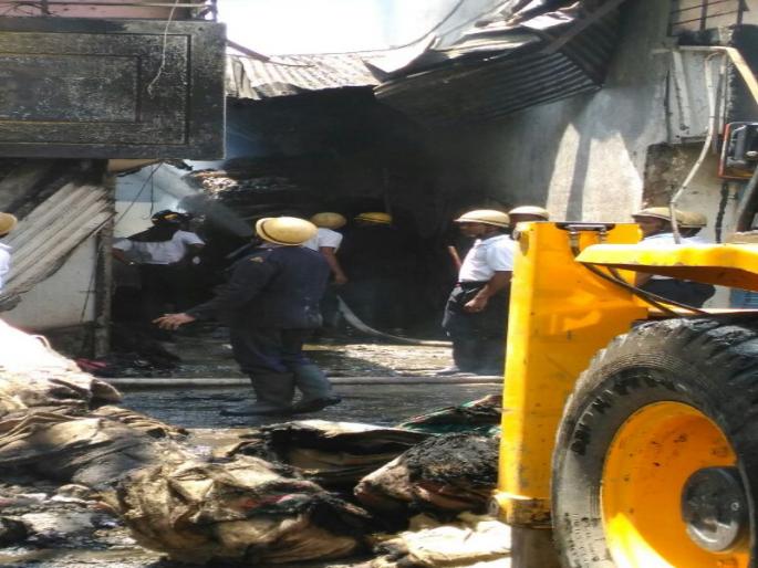 Fire in Marketyard | मार्केटयार्डमध्ये गोदामाला आग  Fire in Marketyard | मार्केटयार्डमध्ये गोदामाला आग