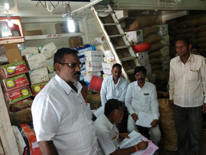 market,comitee,seize,record,in,danabajar | दाणाबाजारातील तीन व्यापाºयांचे दप्तर जप्त