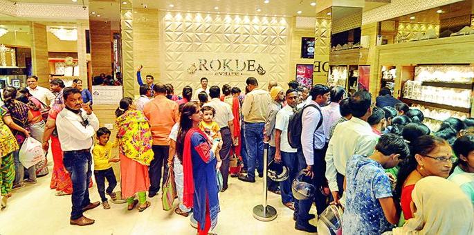 On Akshayatrutiyat the market was hot | नागपुरात अक्षयतृतीयेच्या पर्वावर बाजारात तेजी