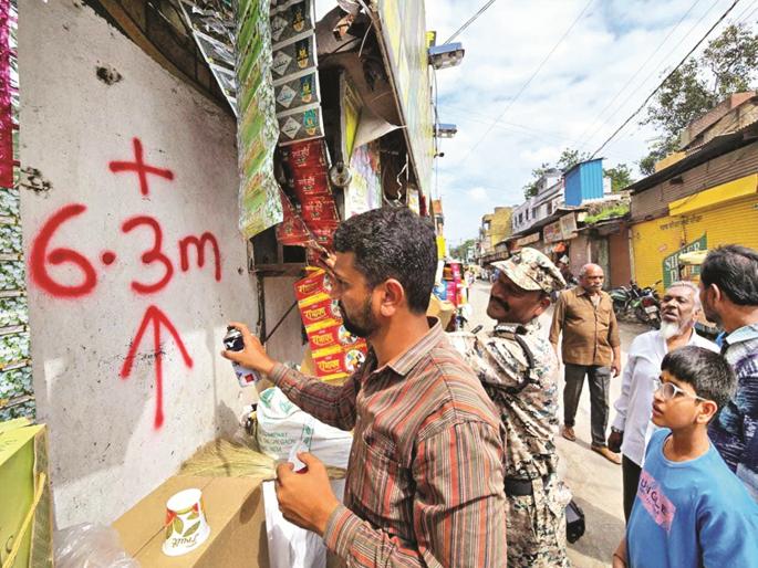 Marking for the road from Phule Putala to Juna Mondhya; Width 60 feet in the new development plan | फुले पुतळा ते जुना मोंढ्यापर्यंत रस्त्यासाठी मार्किंग; नवीन विकास आराखड्यात रुंदी ६० फूट