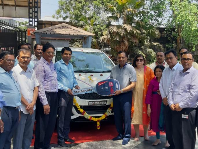 Mahindra's Marazo Saibaba feet | महिंद्राची माराझो साईबाबांच्या चरणी Mahindra's Marazo Saibaba feet | महिंद्राची माराझो साईबाबांच्या चरणी