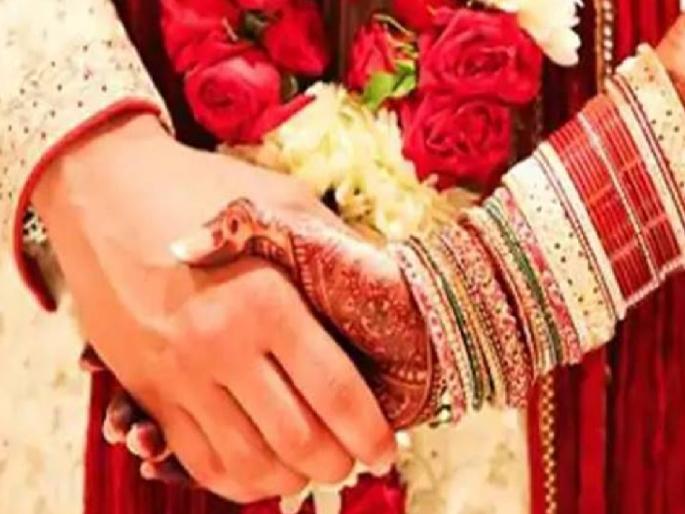 Cheating the husband of two lakhs by arranging a fake marriage in sangli | Sangli Crime: खोटे लग्न लावून देत नवरदेवाला घातला दोन लाखांचा गंडा, पाच जणांवर गुन्हा Cheating the husband of two lakhs by arranging a fake marriage in sangli | Sangli Crime: खोटे लग्न लावून देत नवरदेवाला घातला दोन लाखांचा गंडा, पाच जणांवर गुन्हा