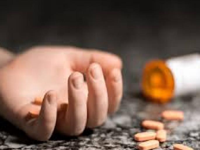 The wife ran away with her boyfriend and got remarried; Distressed husband attempts suicide in kolhapur | Crime News kolhapur: प्रियकरासोबत पळून जाऊन पत्नीने केलं दुसरं लग्न; व्यथित पतीचा आत्महत्येचा प्रयत्न The wife ran away with her boyfriend and got remarried; Distressed husband attempts suicide in kolhapur | Crime News kolhapur: प्रियकरासोबत पळून जाऊन पत्नीने केलं दुसरं लग्न; व्यथित पतीचा आत्महत्येचा प्रयत्न