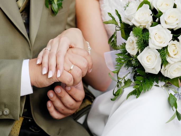 ...So the husband remarried his wife. She was also shocked, but later appreciated, why? see | Marriage: ...म्हणून पतीने पत्नीचं लावून दिलं दुसरं लग्न. तिलाही बसला धक्का, मात्र नंतर केलं कौतुक, कारण काय? पाहा ...So the husband remarried his wife. She was also shocked, but later appreciated, why? see | Marriage: ...म्हणून पतीने पत्नीचं लावून दिलं दुसरं लग्न. तिलाही बसला धक्का, मात्र नंतर केलं कौतुक, कारण काय? पाहा