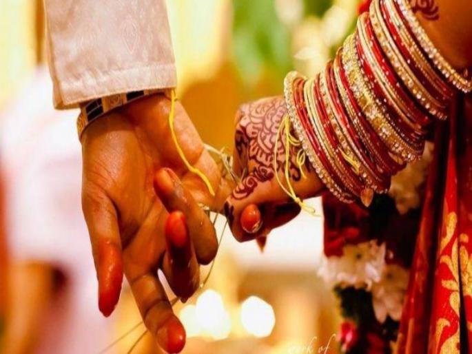 Crime registred due to no use of mask in marriage; shirur taluka incidents | बँड, बाजा, बारात काढत डीजेवर थिरकणे नवरदेवाला पडले महागात; मोराची चिंचोली येथील घटना Crime registred due to no use of mask in marriage; shirur taluka incidents | बँड, बाजा, बारात काढत डीजेवर थिरकणे नवरदेवाला पडले महागात; मोराची चिंचोली येथील घटना