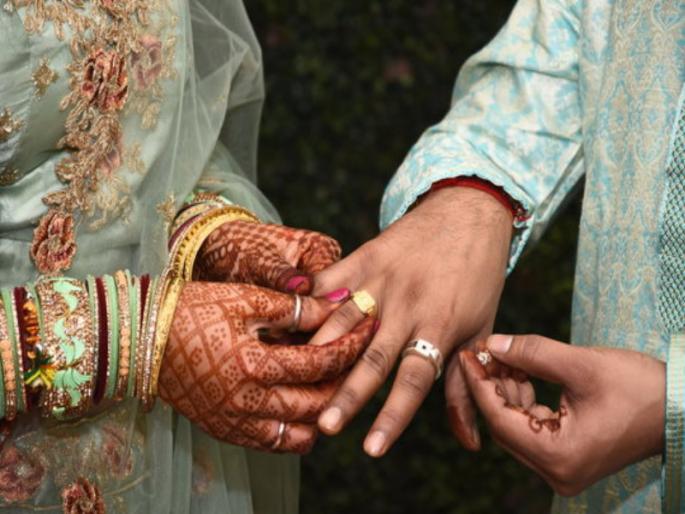 Physical intercourse after intercourse; Now refusing to marry, doubting her character and beating the woman herself | साखरपुड्यानंतर शारिरीक संबंध; आता लग्नाला नकार, चारित्र्यावर संशय घेत महिलेलाच मारहाण Physical intercourse after intercourse; Now refusing to marry, doubting her character and beating the woman herself | साखरपुड्यानंतर शारिरीक संबंध; आता लग्नाला नकार, चारित्र्यावर संशय घेत महिलेलाच मारहाण