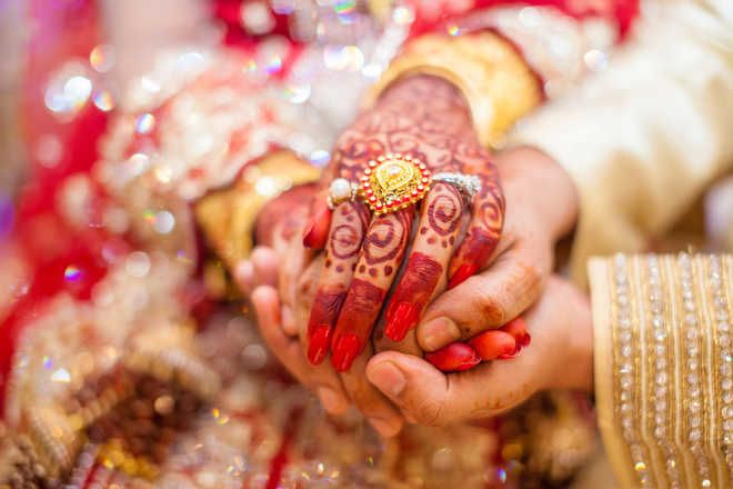 Now you have to get permission to get married at home | आता घरी लग्न करण्यासाठीही घ्यावी लागणार परवानगी Now you have to get permission to get married at home | आता घरी लग्न करण्यासाठीही घ्यावी लागणार परवानगी