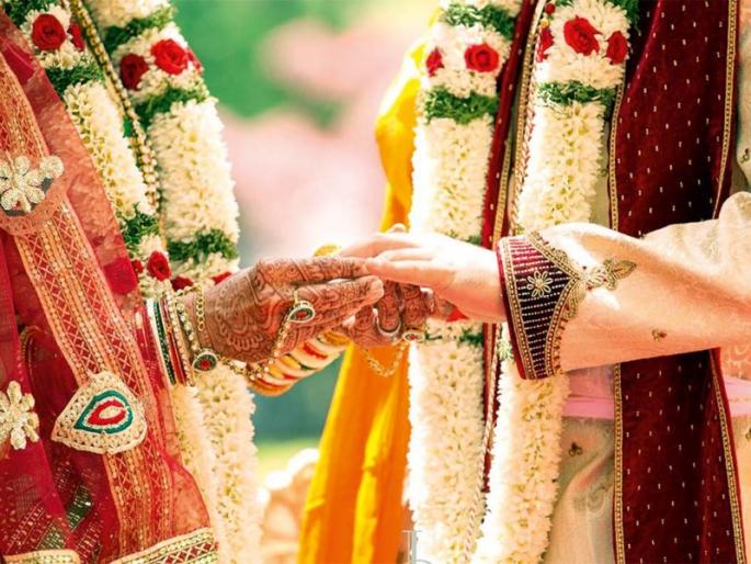 Porters, soldiers and Attari ; These three words made the husband meet the wife he lost five years ago | कुली, सैनिक आणि अटारी; या तीन शब्दांमुळे पतीला भेटली पाच वर्षांपूर्वी हरवलेली पत्नी Porters, soldiers and Attari ; These three words made the husband meet the wife he lost five years ago | कुली, सैनिक आणि अटारी; या तीन शब्दांमुळे पतीला भेटली पाच वर्षांपूर्वी हरवलेली पत्नी