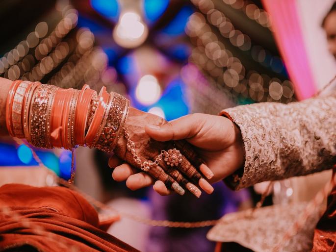 In Gorakhpur, the first wife maintained intimacy with her husband even after divorce, the second wife filed a complaint at the police station. | घटस्फोटानंतर युवकानं केले दुसरं लग्न; पहिल्या पत्नीने पुन्हा साधली जवळीक, मग... In Gorakhpur, the first wife maintained intimacy with her husband even after divorce, the second wife filed a complaint at the police station. | घटस्फोटानंतर युवकानं केले दुसरं लग्न; पहिल्या पत्नीने पुन्हा साधली जवळीक, मग...