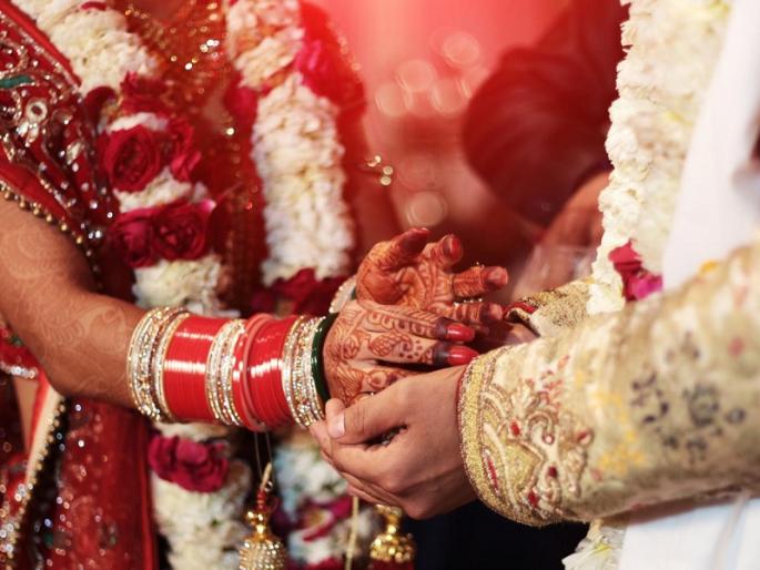 Attempted murder of young woman through love affair A case has been filed against the relatives along with the lover | पुणे: 'लव मॅरेज' मधून प्रियकराची धूम, मुलाच्या मामाने मुलीला चारला विषारी पेढा; काय आहे प्रकार? Attempted murder of young woman through love affair A case has been filed against the relatives along with the lover | पुणे: 'लव मॅरेज' मधून प्रियकराची धूम, मुलाच्या मामाने मुलीला चारला विषारी पेढा; काय आहे प्रकार?