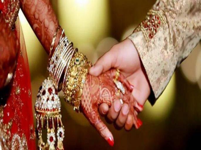 The matter officer called her to the office, saying he was going to get married; Something that the groom did after that .... | लग्न करणार असल्याचे सांगून तिला मामलेदार कचेरीत बोलावले; त्यानंतर वराने केले असे काही....