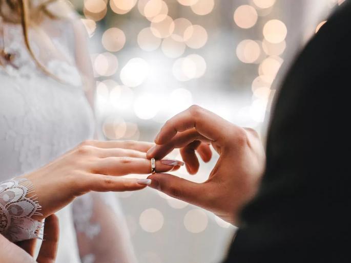 That girl is not right for you, the father advised his son and married her himself | 'ती मुलगी तुझ्यासाठी योग्य नाही', वडिलांनी मुलाला दिला सल्ला आणि स्वत:च तिच्यासोबत केलं लग्न That girl is not right for you, the father advised his son and married her himself | 'ती मुलगी तुझ्यासाठी योग्य नाही', वडिलांनी मुलाला दिला सल्ला आणि स्वत:च तिच्यासोबत केलं लग्न