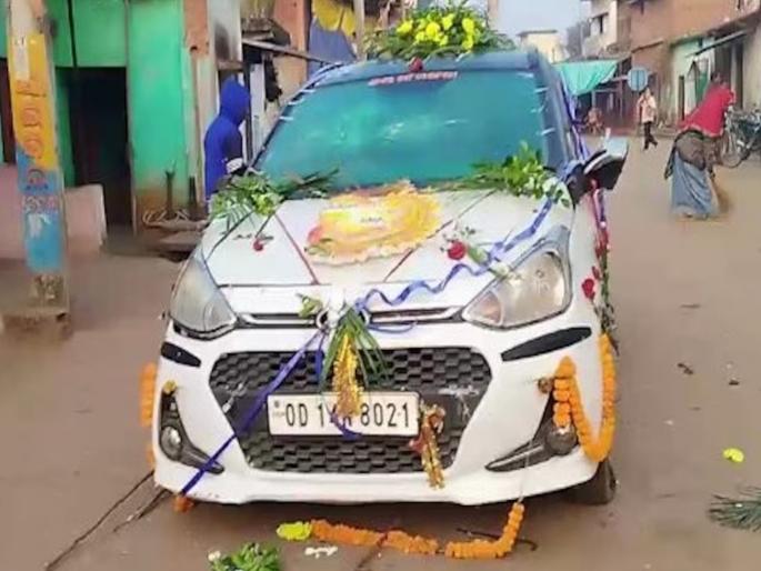 Mourning at the wedding, father crushed to death by groom's car, bride's brother seriously injured | लग्नघरात शोककळा, वराच्या कारखाली चिरडून वडिलांचा मृत्यू, वधूचा भाऊ गंभीर जखमी  