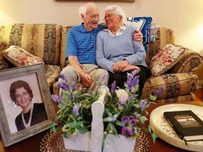 Unique Premchahani: After 50 years of divorce, the couple will be married again | अनोखी प्रेमकहाणीः घटस्फोटाच्या 50 वर्षांनंतर हे जोडपं पुन्हा करणार लग्न Unique Premchahani: After 50 years of divorce, the couple will be married again | अनोखी प्रेमकहाणीः घटस्फोटाच्या 50 वर्षांनंतर हे जोडपं पुन्हा करणार लग्न