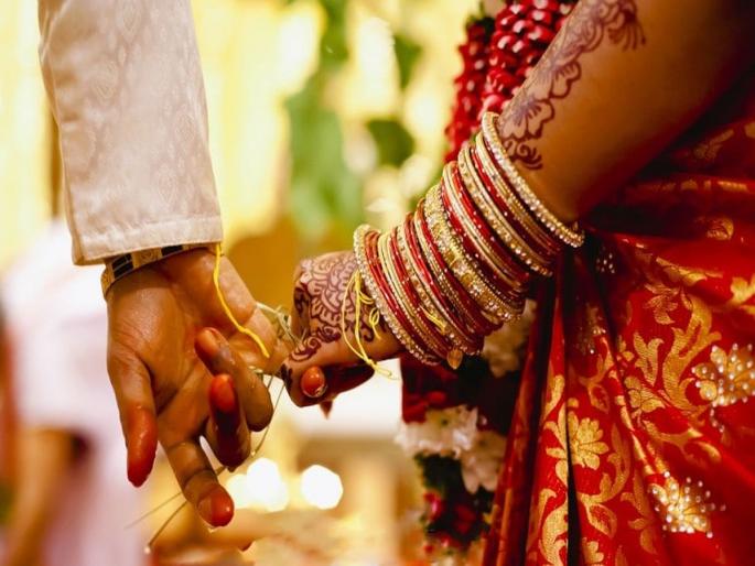 Marriage of 17 brothers and sisters in one mandap, the wedding invitation card is also the same, you will appreciate it after reading it | एकाच मंडपात १७ भाऊ-बहिणींचे लग्न,लग्नाची निमंत्रण पत्रिकाही एकच, कारण वाचून कराल कौतुक Marriage of 17 brothers and sisters in one mandap, the wedding invitation card is also the same, you will appreciate it after reading it | एकाच मंडपात १७ भाऊ-बहिणींचे लग्न,लग्नाची निमंत्रण पत्रिकाही एकच, कारण वाचून कराल कौतुक