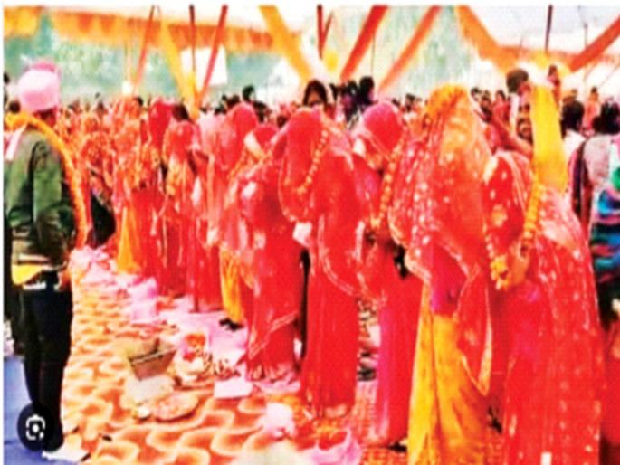 Apart from the groom, hundreds of brides wore their own garlands! A big scam in Uttar Pradesh | नवरदेवाशिवाय शेकडो वधूंनी स्वत:च्याच गळ्यात घातल्या वरमाला! उत्तर प्रदेशमध्ये मोठा घोटाळा Apart from the groom, hundreds of brides wore their own garlands! A big scam in Uttar Pradesh | नवरदेवाशिवाय शेकडो वधूंनी स्वत:च्याच गळ्यात घातल्या वरमाला! उत्तर प्रदेशमध्ये मोठा घोटाळा