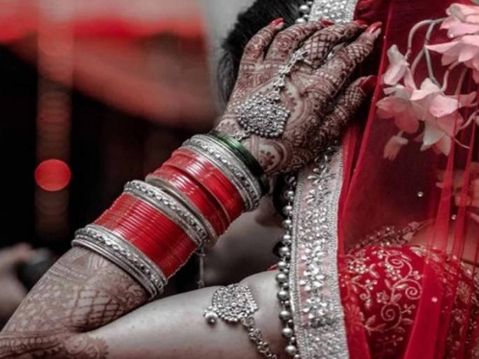 Rs 21 lakh in dowry, a Fortuner, now cameras installed to monitor the married woman; You will also be shocked to see the cruelty of the in-laws | हुंड्यात २१ लाख रुपये, एक फॉर्च्युनर, आता विवाहित महिलेवर लक्ष ठेवण्यासाठी कॅमेरे बसवले; सासरच्यांची क्रूरता पाहून तुम्हालाही धक्का बसेल Rs 21 lakh in dowry, a Fortuner, now cameras installed to monitor the married woman; You will also be shocked to see the cruelty of the in-laws | हुंड्यात २१ लाख रुपये, एक फॉर्च्युनर, आता विवाहित महिलेवर लक्ष ठेवण्यासाठी कॅमेरे बसवले; सासरच्यांची क्रूरता पाहून तुम्हालाही धक्का बसेल