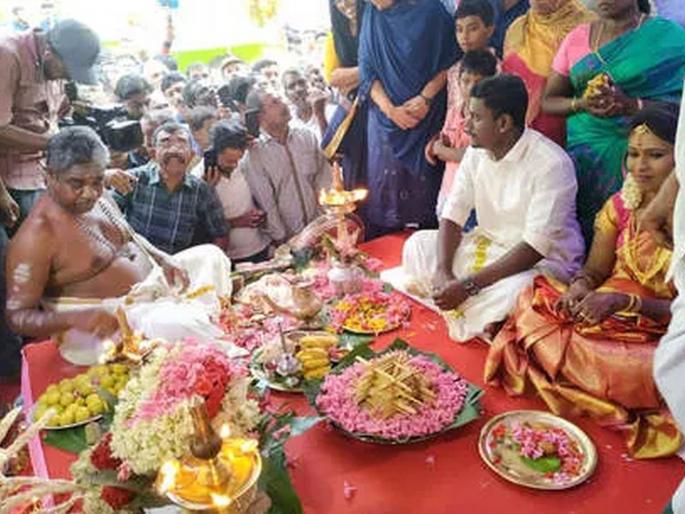kerala juma masjid hosted hindu wedding ceremony | मशीद परिसरात झाला हिंदू मुलीचा विवाह; CM पिनराई विजयन यांनी शेअर केला फोटो kerala juma masjid hosted hindu wedding ceremony | मशीद परिसरात झाला हिंदू मुलीचा विवाह; CM पिनराई विजयन यांनी शेअर केला फोटो