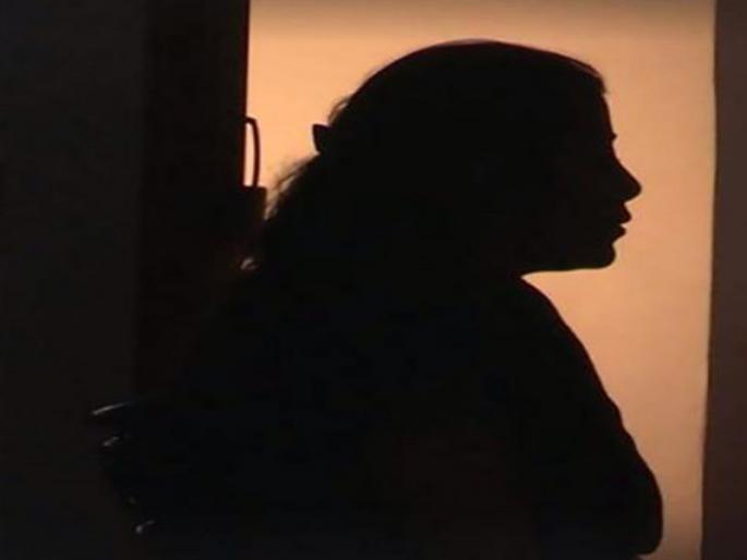 Shocking ..! women closed in the house with Do not go to the washroom | धक्कादायक..! वॉशरुमला जाण्यास मनाई करून विवाहितेला घरात ठेवले डांबून Shocking ..! women closed in the house with Do not go to the washroom | धक्कादायक..! वॉशरुमला जाण्यास मनाई करून विवाहितेला घरात ठेवले डांबून