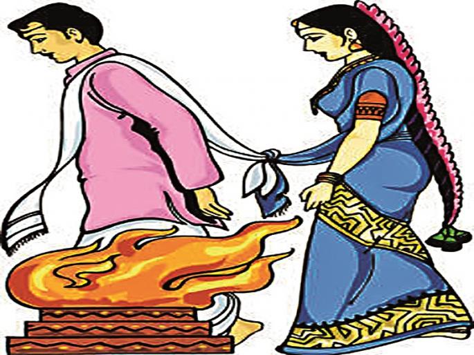 Fifty-five at the wedding ... Special guests stayed outside; After the quorum was completed, Akshada was thrown out by his parents | लग्नाला व-हाडी पन्नास...बाहेरच थांबले पाहुणे खास; कोरम पूर्ण झाल्याने आई-वडिलांनी बाहेरूनच टाकल्या अक्षदा