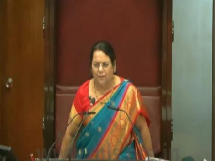 Mumbai Marshals were called in the Legislative Council | ...अन् विधान परिषदेत मार्शलना केले पाचारण; सत्ताधारी-विरोधक आले आमने-सामने Mumbai Marshals were called in the Legislative Council | ...अन् विधान परिषदेत मार्शलना केले पाचारण; सत्ताधारी-विरोधक आले आमने-सामने