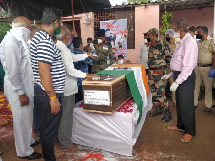 Sakuri Zap imotional : Nashik's son Jawan Sachin More merged into infinity! | साकुरी झाप गहिवरले : नाशिकचे सुपुत्र जवान सचिन मोरे अनंतात विलीन !