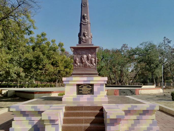 Amravati division 16 martyr monuments renovation | अमरावती विभागातील १६ हुतात्मा स्मारकांचा होणार कायापालट Amravati division 16 martyr monuments renovation | अमरावती विभागातील १६ हुतात्मा स्मारकांचा होणार कायापालट