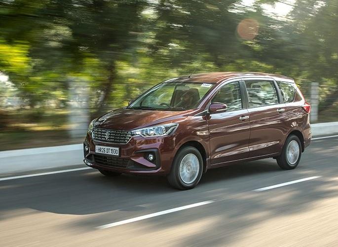 cars maruti suzuki ertiga 7 seater family car under 10 lakh in india with 26 km cng mileage check price and featutres | 'ही' आहे सर्वात स्वस्त फॅमिली कार, 7 लोक आरामात बसू शकतील