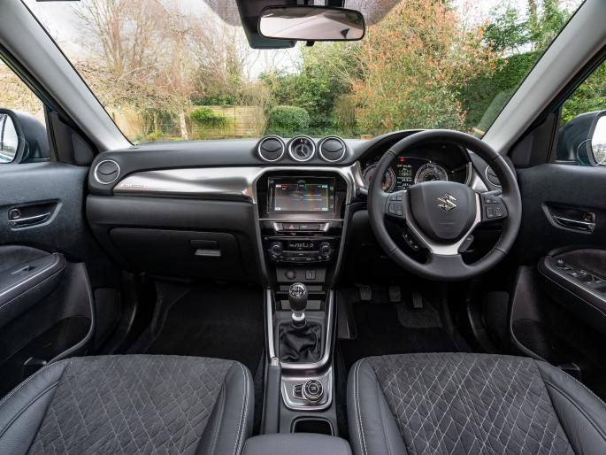 Top 4 Cars Under 5 Lakh With Discount Up To 50000 Maruti S Presso Renault Kwid Maruti Alto Hyundai Santro Read Details | Car Discount Offers : 'या' कार खरेदी केल्यास होईल 50 हजारांपर्यंतचा फायदा!