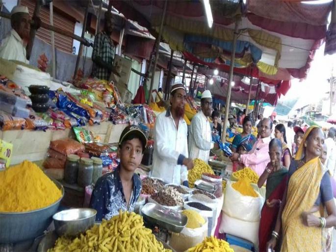 The sale of spices in poultry is a big turnover | तळोद्यात मसाले विक्रीतून होतेय मोठी उलाढाल The sale of spices in poultry is a big turnover | तळोद्यात मसाले विक्रीतून होतेय मोठी उलाढाल