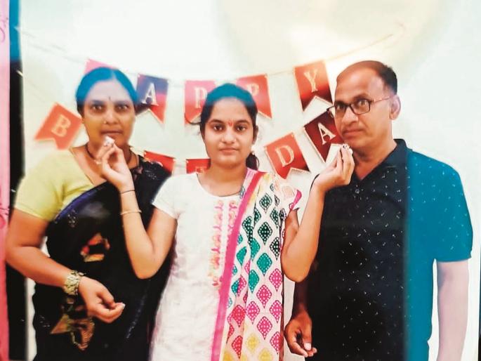 Teacher Masanaji Tudame ends life with wife and daughter; Villagers are stunned by the cremation of the three on the same pyre | शिक्षक दाम्पत्याने मुलीसह संपवले जीवन; एकाच चितेवर तिघांच्या अंत्यसंस्काराने गाव सुन्न Teacher Masanaji Tudame ends life with wife and daughter; Villagers are stunned by the cremation of the three on the same pyre | शिक्षक दाम्पत्याने मुलीसह संपवले जीवन; एकाच चितेवर तिघांच्या अंत्यसंस्काराने गाव सुन्न