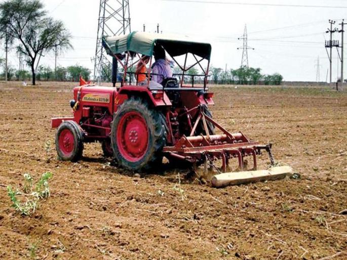 Farmers rush for cultivation before Kharif season sowing; Testing of seeds also in the market | खरीप हंगाम पेरणीपूर्व मशागतीसाठी शेतकऱ्यांची लगबग; बियाणांचीही मार्केटमध्ये चाचपणी Farmers rush for cultivation before Kharif season sowing; Testing of seeds also in the market | खरीप हंगाम पेरणीपूर्व मशागतीसाठी शेतकऱ्यांची लगबग; बियाणांचीही मार्केटमध्ये चाचपणी