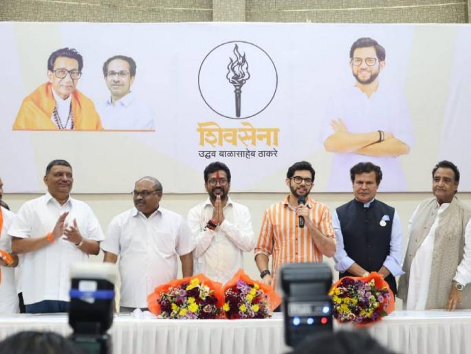 Aditya Thackeray interacted with the citizens of Samthargar- Lokhandwala area | आदित्य ठाकरे यांनी साधला समर्थनगर- लोखंडवाला परिसरातील नागरिकांशी साधला संवाद Aditya Thackeray interacted with the citizens of Samthargar- Lokhandwala area | आदित्य ठाकरे यांनी साधला समर्थनगर- लोखंडवाला परिसरातील नागरिकांशी साधला संवाद