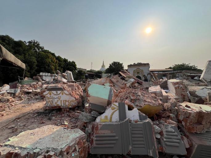 Myanmar Earthquake: 700 worshippers dead, 60 mosques destroyed | काळ बनून आला म्यानमारचा शक्तिशाली भूकंप; 700 नमाजींचा मृत्यू, 60 मशिदी जमीनदोस्त... Myanmar Earthquake: 700 worshippers dead, 60 mosques destroyed | काळ बनून आला म्यानमारचा शक्तिशाली भूकंप; 700 नमाजींचा मृत्यू, 60 मशिदी जमीनदोस्त...