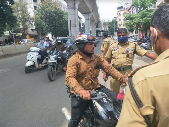 Police in action mode to prevent corona outbreaks | कोरोनाचा प्रादुर्भाव रोखण्यासाठी पोलीस अ‍ॅक्शन मोडवर
