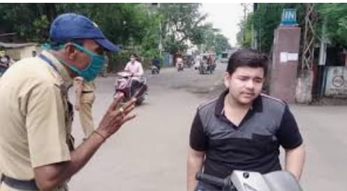 So far, a fine of Rs two quarter crore has been levied on those who walk without masks | मास्कशिवाय फिरणाऱ्यांकडून आतापर्यंत पावणेदोन कोटींचा दंड वसूल So far, a fine of Rs two quarter crore has been levied on those who walk without masks | मास्कशिवाय फिरणाऱ्यांकडून आतापर्यंत पावणेदोन कोटींचा दंड वसूल