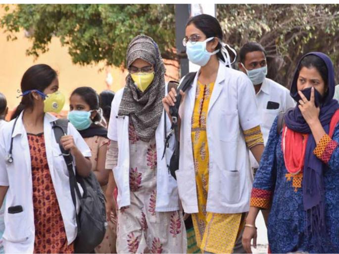 Coronavirus: All persons moving in public places for whatever reason must wear 3-ply mask or cloth mask compulsorily vrd | Coronavirus: सार्वजनिक ठिकाणी मास्क घालणे बंधनकारक; मास्क नसल्यास होणार अटक 