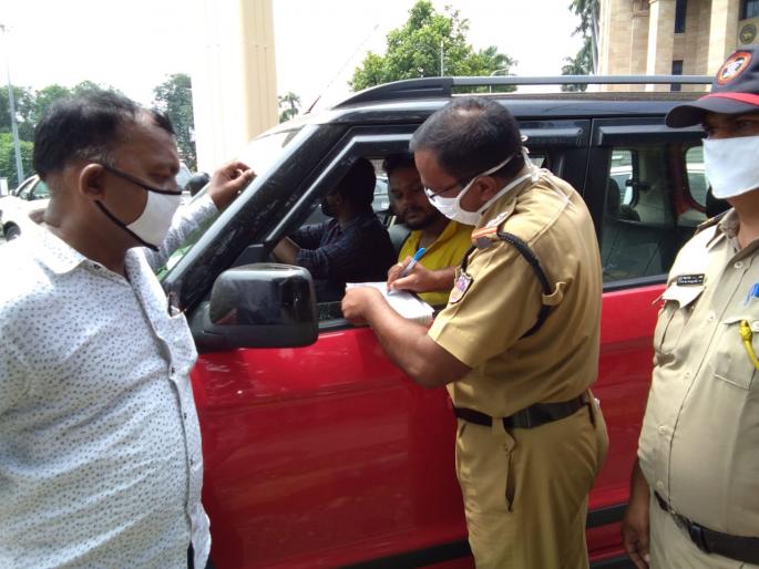 In Nagpur, fines were collected from 649 citizens who did not wear masks | नागपुरात मास्क न लावणाऱ्या ६४९ नागरिकांकडून दंड वसूल In Nagpur, fines were collected from 649 citizens who did not wear masks | नागपुरात मास्क न लावणाऱ्या ६४९ नागरिकांकडून दंड वसूल