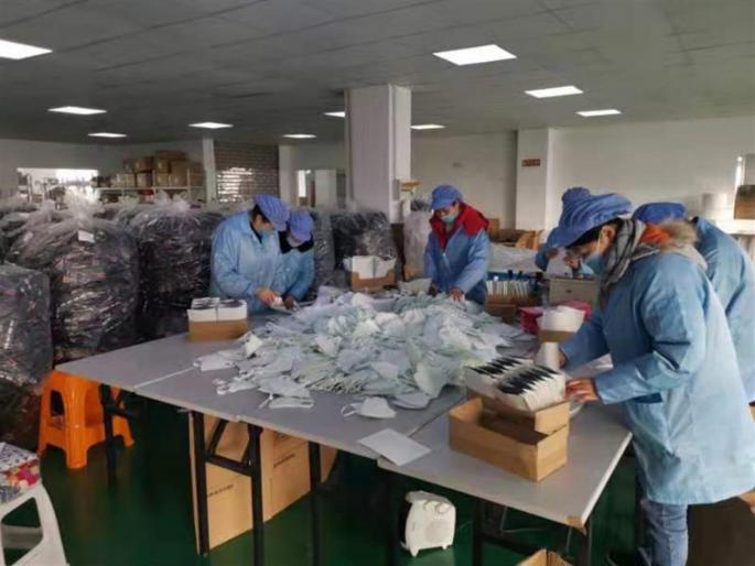 coronavirus: police seized the corona mask rsg | coronavirus : पुण्यात पाेलिसांनी पकडला नामवंत कंपनीच्या मास्कचा साठा