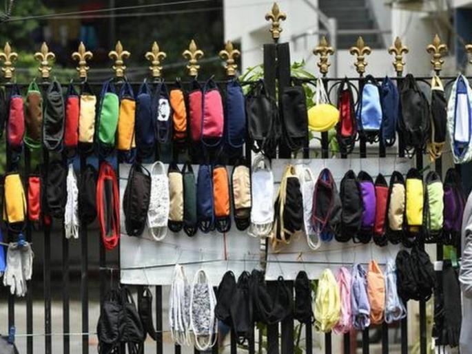 Corona Virus : Buy a mask, take Corona home ?; Massive 'trial' of masks on Pimpri road | Corona Virus : मास्क खरेदी करताय का, कोरोना घरी घेऊन जाताय?; पिंपरीतील रस्त्यावर मास्कची सर्रास 'ट्रायल' Corona Virus : Buy a mask, take Corona home ?; Massive 'trial' of masks on Pimpri road | Corona Virus : मास्क खरेदी करताय का, कोरोना घरी घेऊन जाताय?; पिंपरीतील रस्त्यावर मास्कची सर्रास 'ट्रायल'