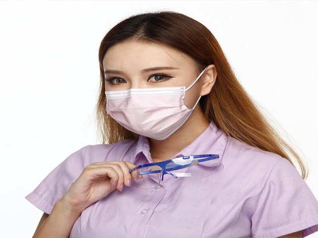 CoronaVirus :When buying a mask, take 'this' information first and then make a purchase | CoronaVirus : मास्क घेताना आधी घ्या 'ही' माहिती आणि मग करा खरेदी CoronaVirus :When buying a mask, take 'this' information first and then make a purchase | CoronaVirus : मास्क घेताना आधी घ्या 'ही' माहिती आणि मग करा खरेदी
