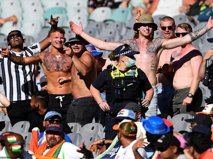 OMG : Australia-India Boxing Day Test declared possible Covid hotspot; Masks mandatory for fans in Sydney   | OMG : बॉक्सिंग डे कसोटी पाहण्यासाठी आलेल्या प्रेक्षकाला कोरोना; सिडनी कसोटीत सर्वांना मास्क बंधनकारक!