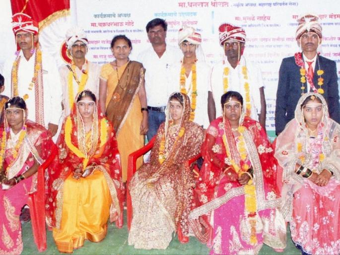 Mass marriage ceremony in Washim: 21 couples married | वाशिममध्ये सामूहिक विवाह सोहळा : २१ जोडपी विवाहबध्द