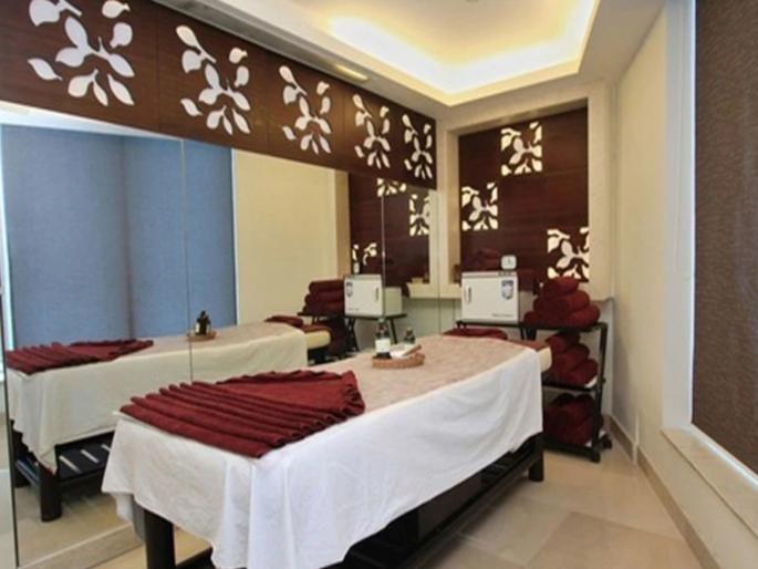 Prostitution under the guise of Thai massage in Baner Police detained 3 young women; Crime against massage parlor operator | बाणेरमध्ये थाई मसाजच्या नावाखाली वेश्याव्यवसाय; पोलिसांकडून ३ तरुणी ताब्यात; मसाज पार्लर चालकावर गुन्हा Prostitution under the guise of Thai massage in Baner Police detained 3 young women; Crime against massage parlor operator | बाणेरमध्ये थाई मसाजच्या नावाखाली वेश्याव्यवसाय; पोलिसांकडून ३ तरुणी ताब्यात; मसाज पार्लर चालकावर गुन्हा