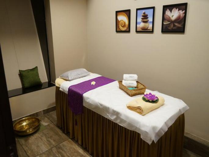 Massage at Veda Spa Baner police raid various types found under the name of parlor | ‘वेदा स्पा’मध्ये मसाज; बाणेर पोलिसांचा छापा, पार्लरच्या नावाखाली भलताच प्रकार Massage at Veda Spa Baner police raid various types found under the name of parlor | ‘वेदा स्पा’मध्ये मसाज; बाणेर पोलिसांचा छापा, पार्लरच्या नावाखाली भलताच प्रकार