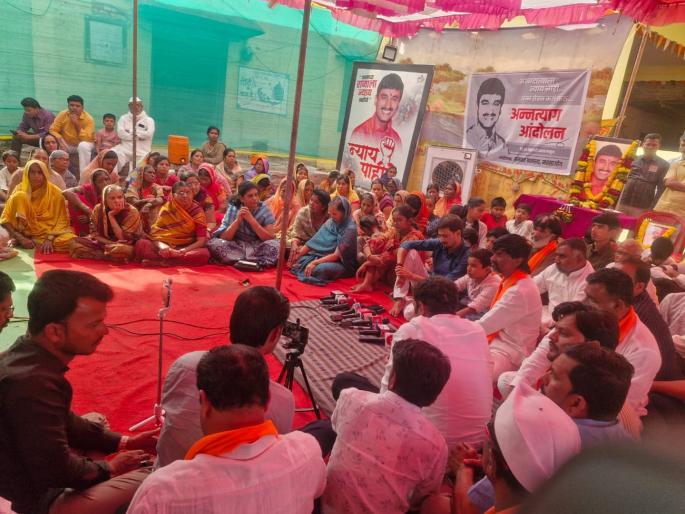 massajog villagers starts Annatyag Aandolan; vaibhavi, Dhananjay Deshmukh decline health check up | न्यायासाठी मस्साजोग ग्रामस्थांचा एल्गार; वैभवी, धनंजय देशमुख यांचा आरोग्य तपासणीस विरोध massajog villagers starts Annatyag Aandolan; vaibhavi, Dhananjay Deshmukh decline health check up | न्यायासाठी मस्साजोग ग्रामस्थांचा एल्गार; वैभवी, धनंजय देशमुख यांचा आरोग्य तपासणीस विरोध