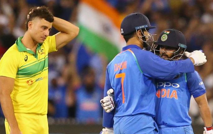 India vs Australia 1st OD: ms Dhoni-Kedar jadhav played well, India beat Australia | India vs Australia 1st odi : धोनी-केदार ठरले विजयाचे शिल्पकार, भारताची ऑस्ट्रेलियावर मात