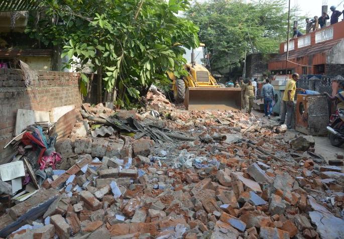 Tense at Mate Chowk in Nagpur due to encroachment remove action | अतिक्रमण कारवाईमुळे नागपुरातील माटे चौकात तणाव Tense at Mate Chowk in Nagpur due to encroachment remove action | अतिक्रमण कारवाईमुळे नागपुरातील माटे चौकात तणाव